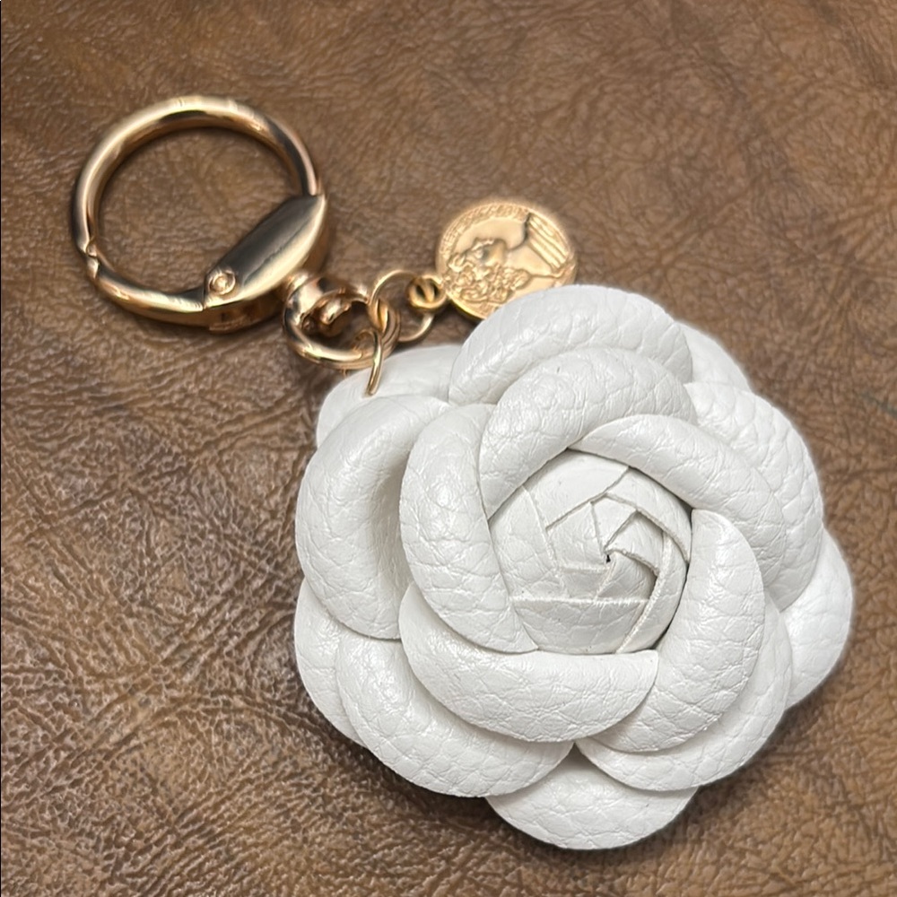 White Camilla Flower Keychain